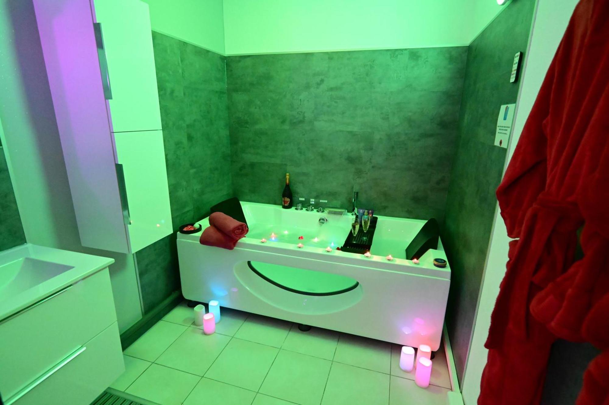 Love Room A Deux Pas De L'Ocean Avec Hammam, Sauna Et Bain A 2 :-) Biscarrosse Εξωτερικό φωτογραφία