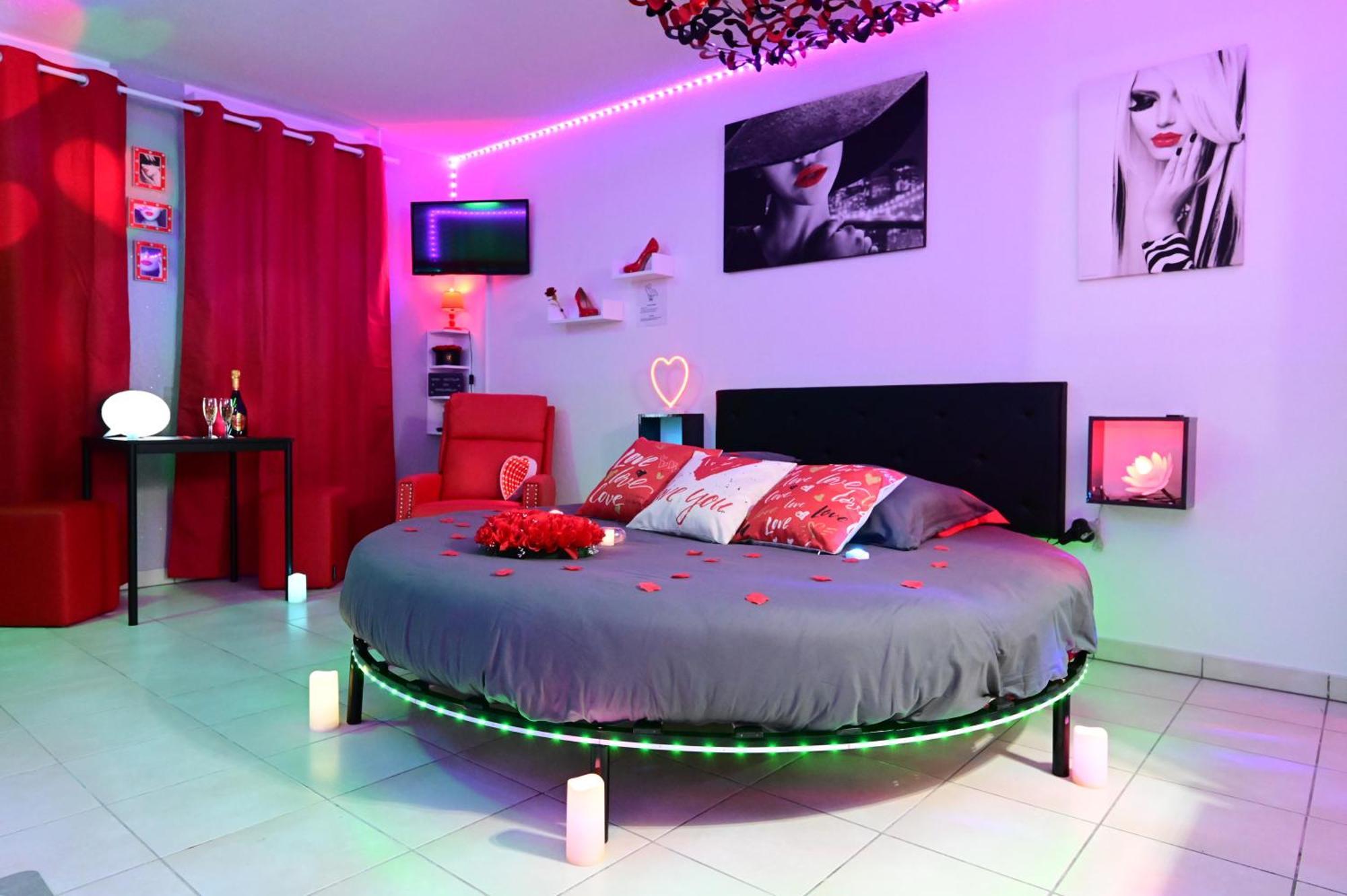Love Room A Deux Pas De L'Ocean Avec Hammam, Sauna Et Bain A 2 :-) Biscarrosse Εξωτερικό φωτογραφία