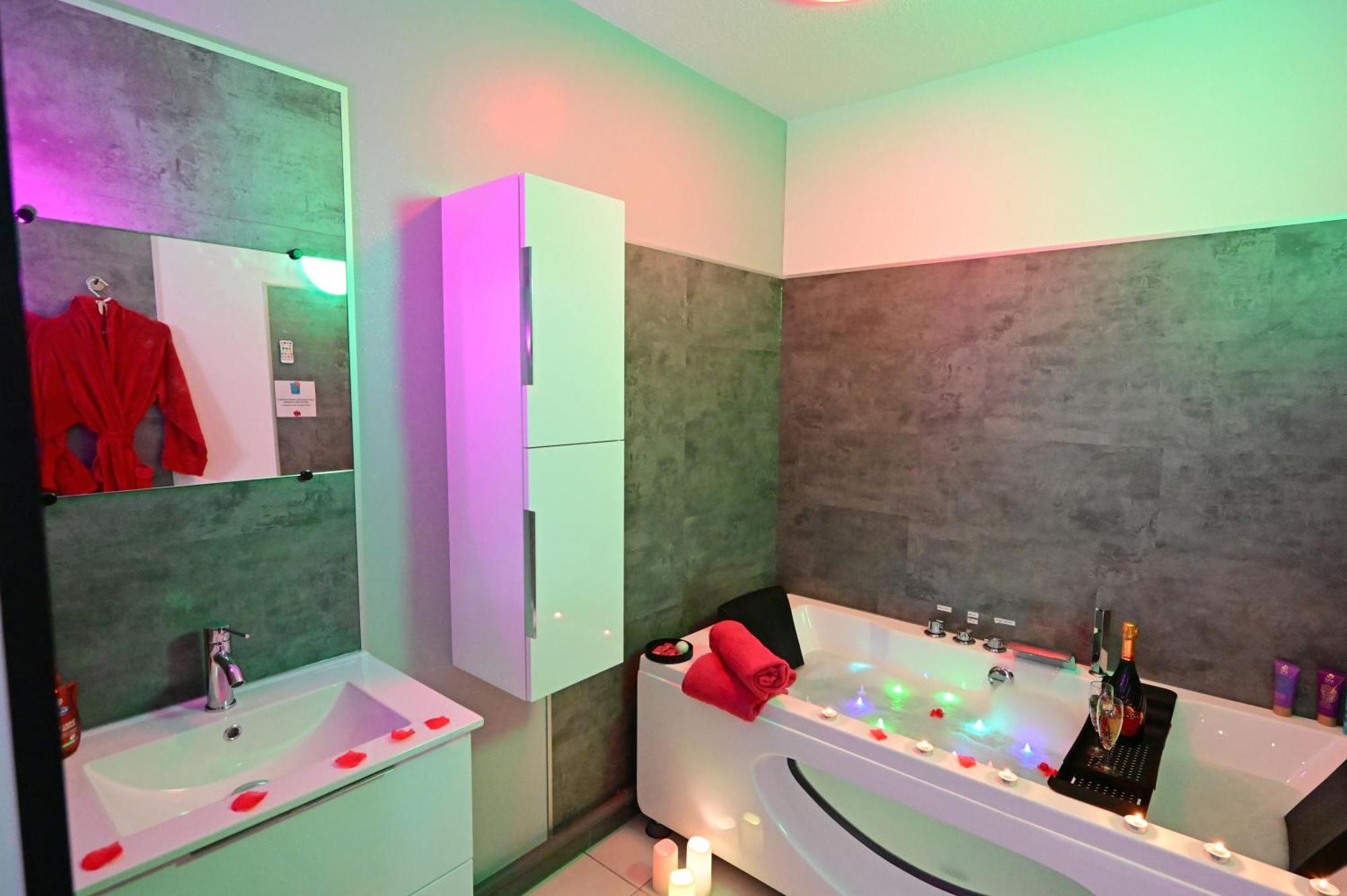 Love Room A Deux Pas De L'Ocean Avec Hammam, Sauna Et Bain A 2 :-) Biscarrosse Εξωτερικό φωτογραφία