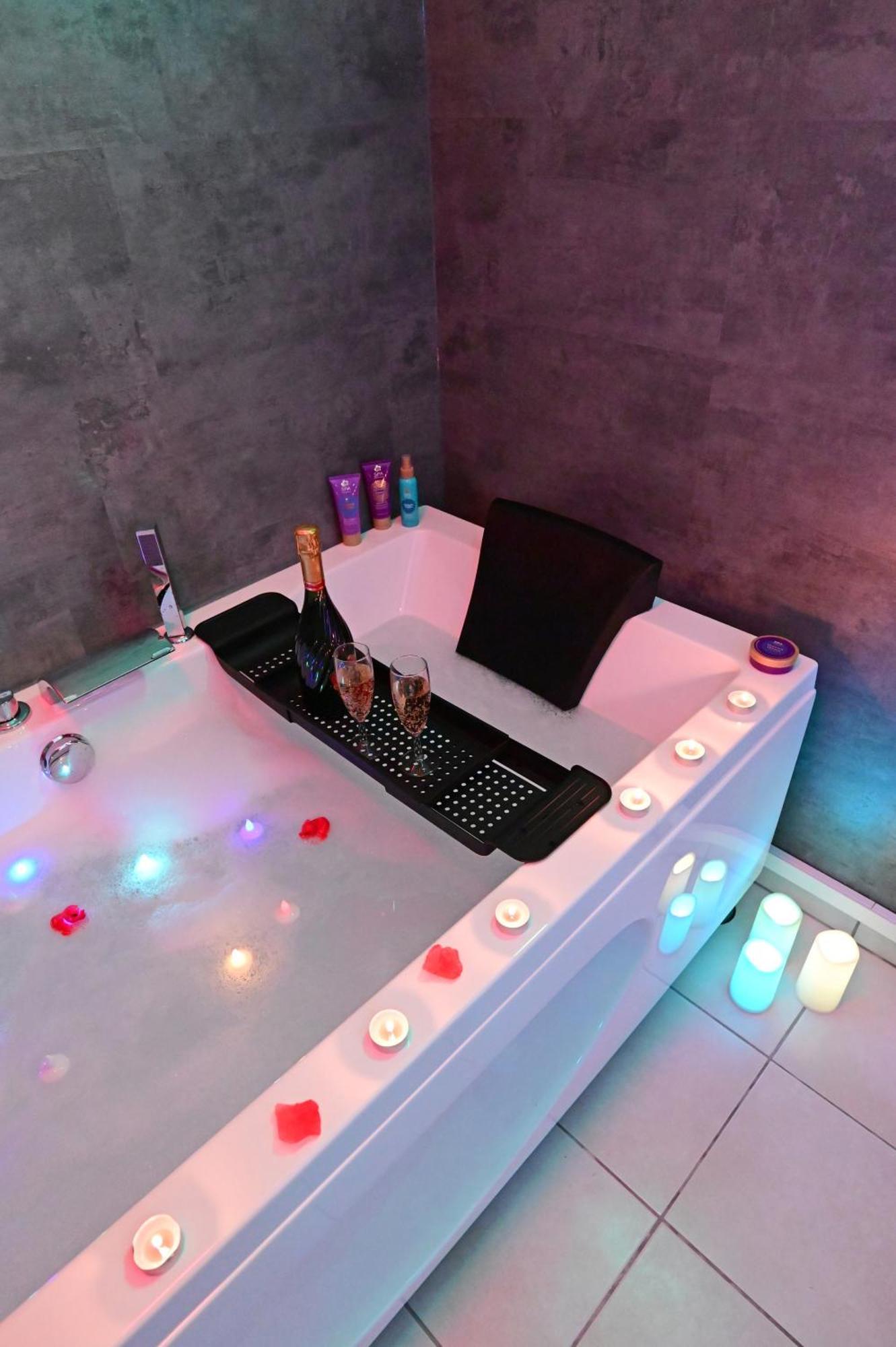 Love Room A Deux Pas De L'Ocean Avec Hammam, Sauna Et Bain A 2 :-) Biscarrosse Εξωτερικό φωτογραφία