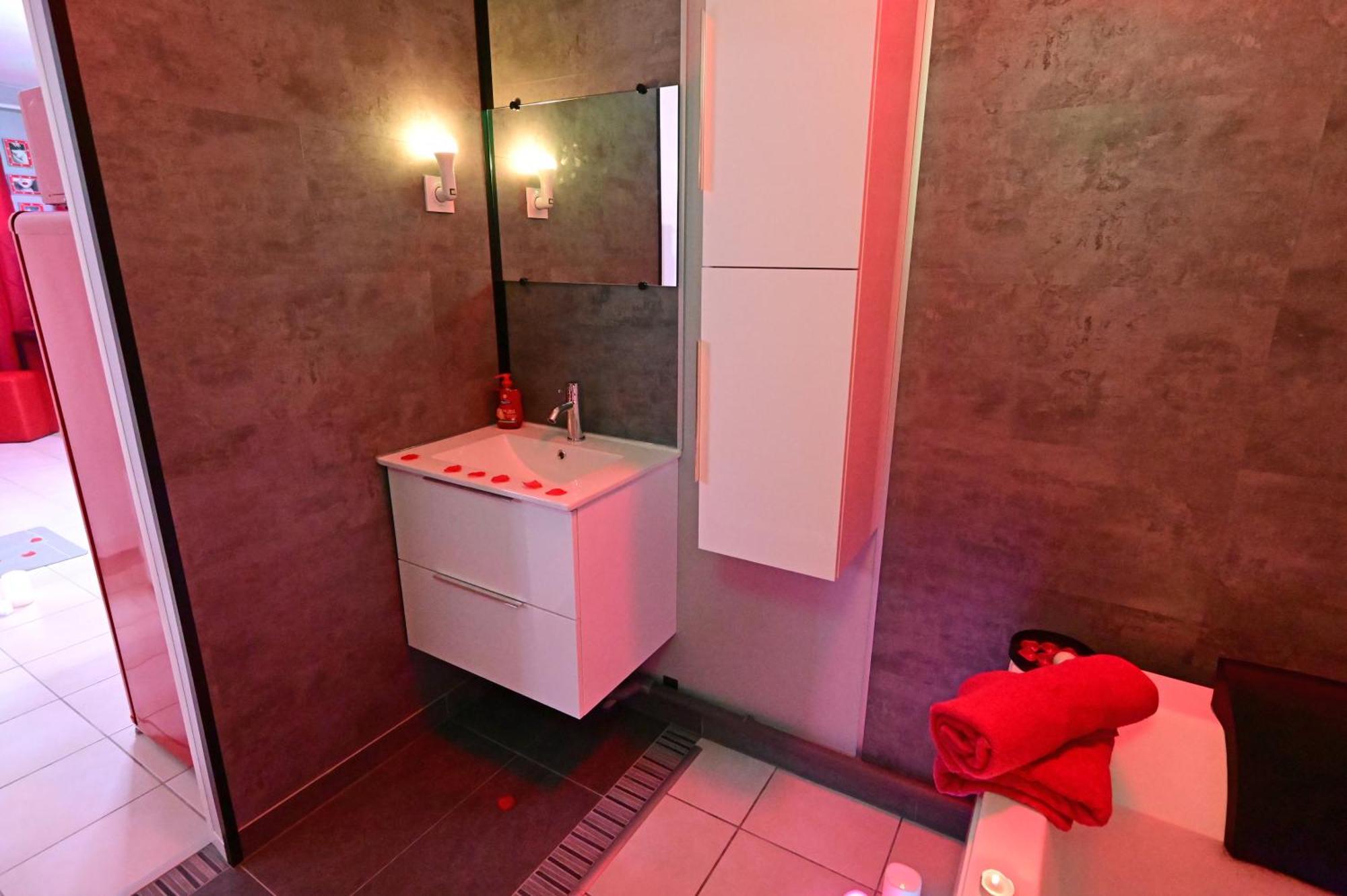 Love Room A Deux Pas De L'Ocean Avec Hammam, Sauna Et Bain A 2 :-) Biscarrosse Εξωτερικό φωτογραφία