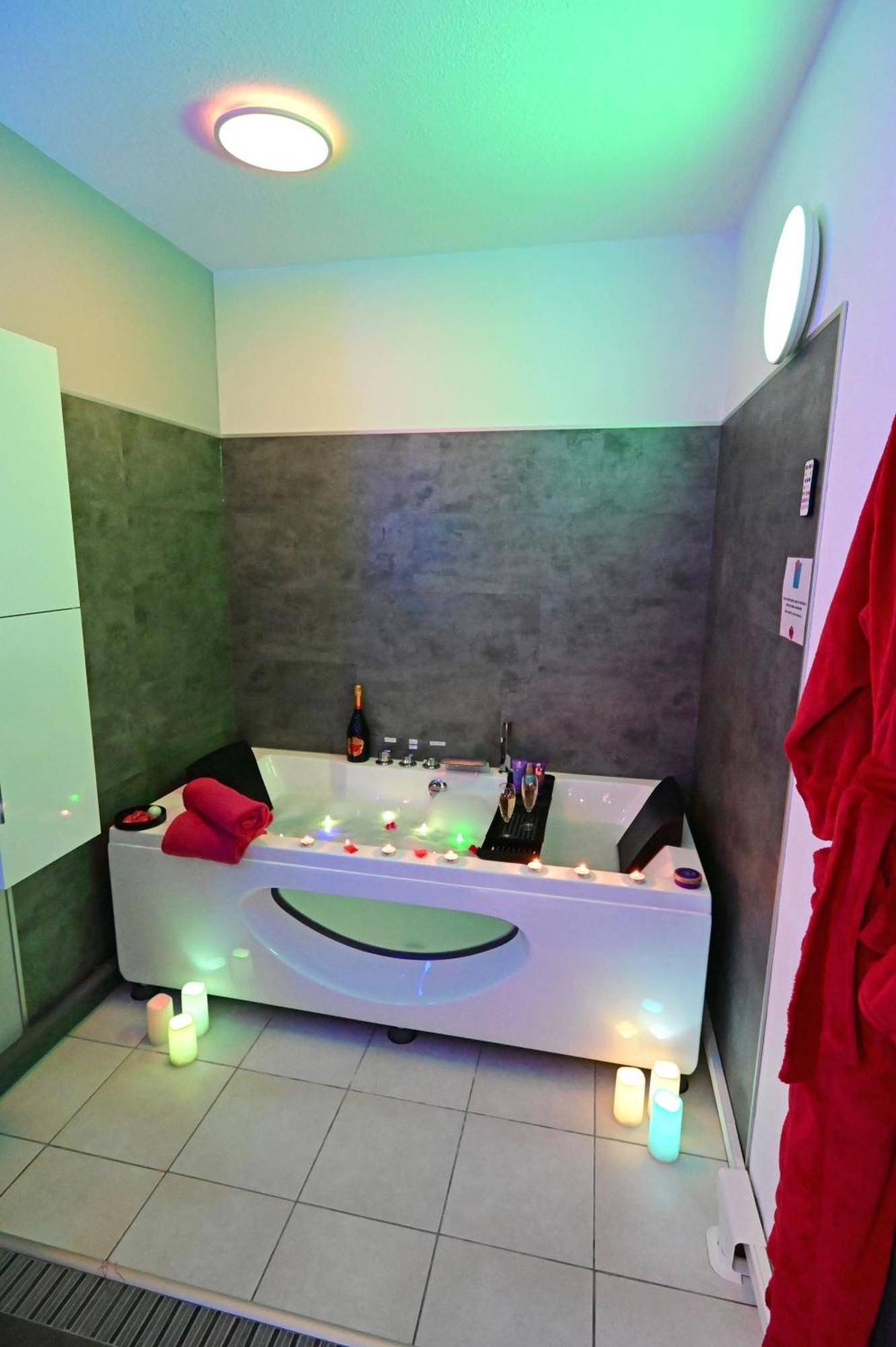 Love Room A Deux Pas De L'Ocean Avec Hammam, Sauna Et Bain A 2 :-) Biscarrosse Εξωτερικό φωτογραφία