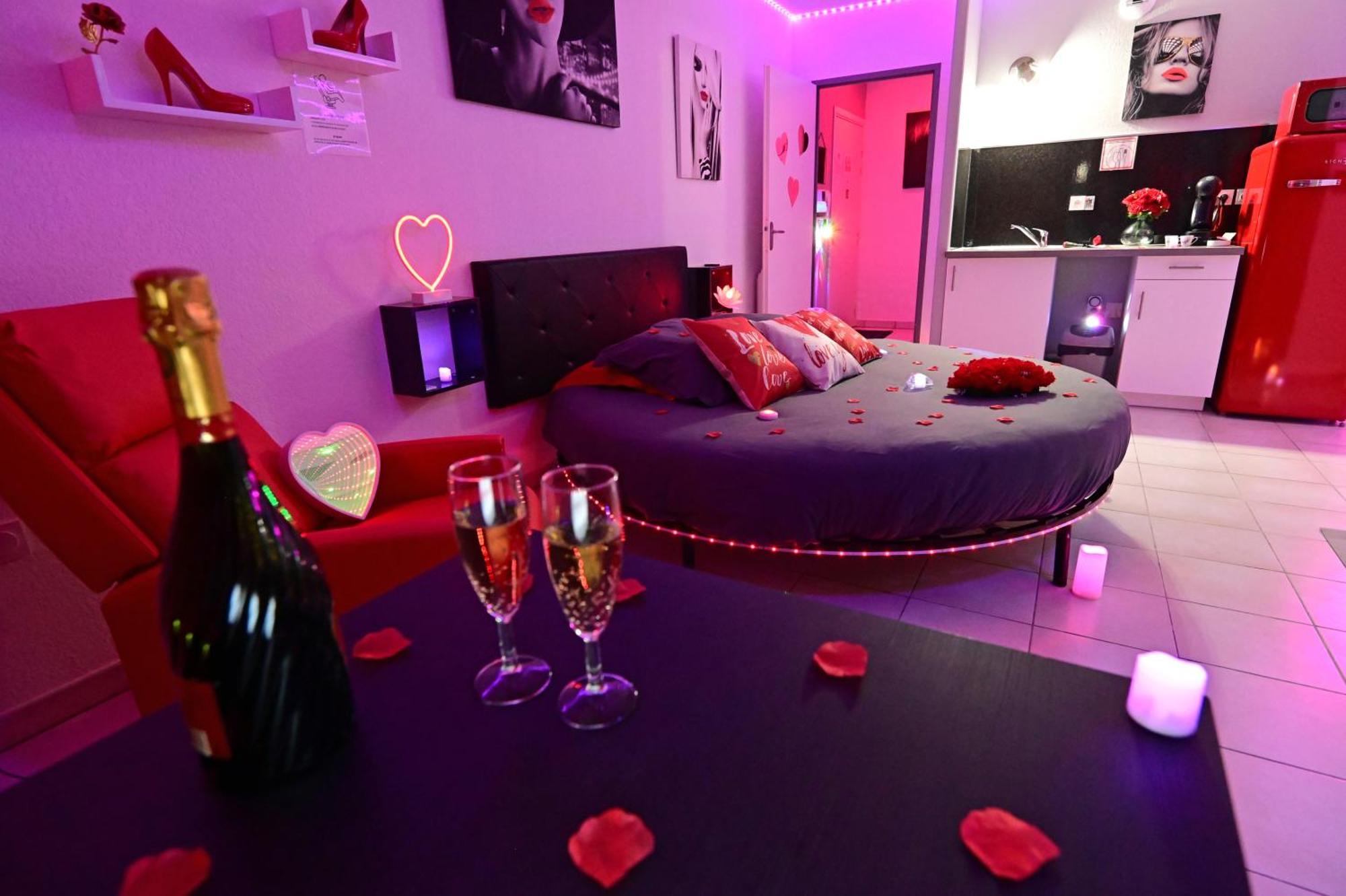 Love Room A Deux Pas De L'Ocean Avec Hammam, Sauna Et Bain A 2 :-) Biscarrosse Εξωτερικό φωτογραφία